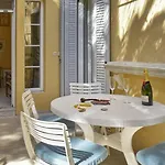 Wishing Well Apartment, Old Town - New Bathrooms , Full Air-conditioning * Corfu (city)