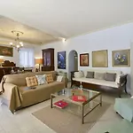 Wishing Well Apartment, Old Town - New Bathrooms , Full Air-conditioning 公寓 *