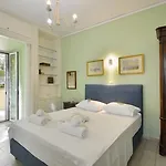 Wishing Well Apartment, Old Town - New Bathrooms , Full Air-conditioning