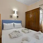 Wishing Well Apartment, Old Town - New Bathrooms , Full Air-conditioning