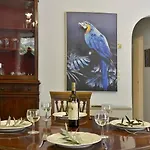 Daire Wishing Well Apartment, Old Town - New Bathrooms , Full Air-conditioning *