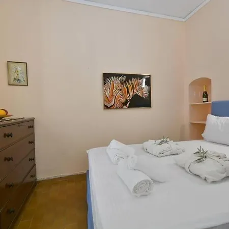 Wishing Well Apartment, Old Town - New Bathrooms , Full Air-conditioning * Corfu (city)