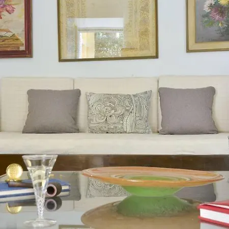 Wishing Well Apartment, Old Town - New Bathrooms , Full Air-conditioning *