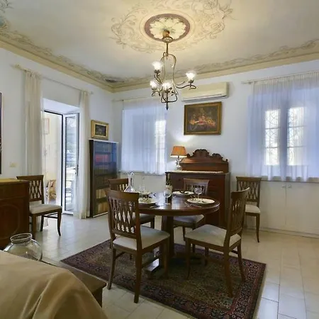 아파트 Wishing Well Apartment, Old Town - New Bathrooms , Full Air-conditioning Corfu (city)