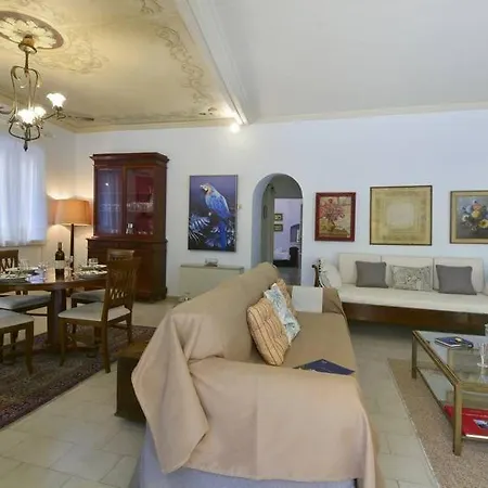 Wishing Well Apartment, Old Town - New Bathrooms , Full Air-conditioning 아파트