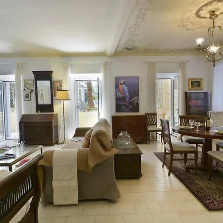 아파트 Wishing Well Apartment, Old Town - New Bathrooms , Full Air-conditioning *