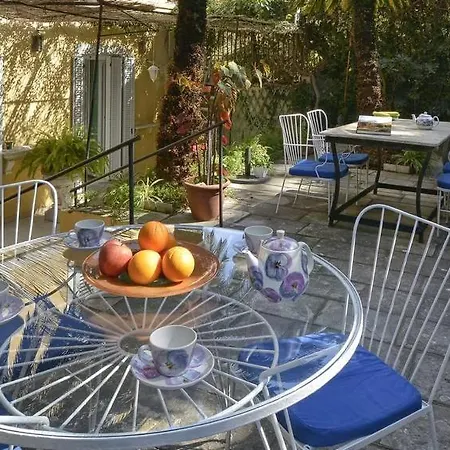 아파트 Wishing Well Apartment, Old Town - New Bathrooms , Full Air-conditioning
