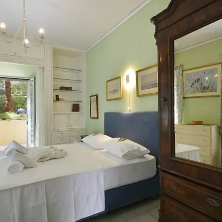 아파트 Wishing Well Apartment, Old Town - New Bathrooms , Full Air-conditioning