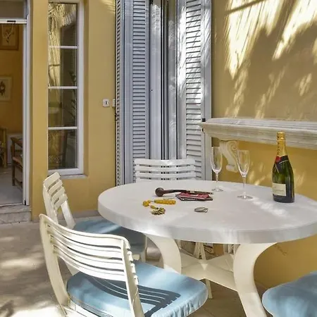 Wishing Well Apartment, Old Town - New Bathrooms , Full Air-conditioning * Corfu (city)