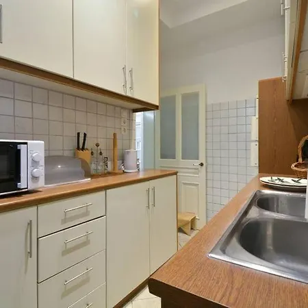 Wishing Well Apartment, Old Town - New Bathrooms , Full Air-conditioning *