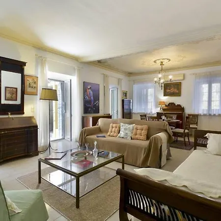 Wishing Well Apartment, Old Town - New Bathrooms , Full Air-conditioning 아파트