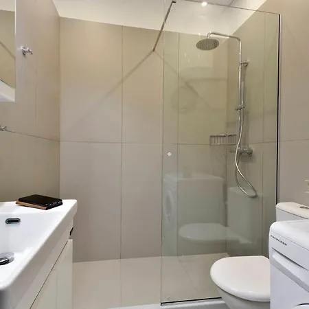 Wishing Well Apartment, Old Town - New Bathrooms , Full Air-conditioning